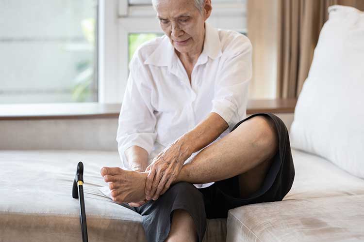 chemotherapy-induced peripheral neuropathy symptoms pain in feet