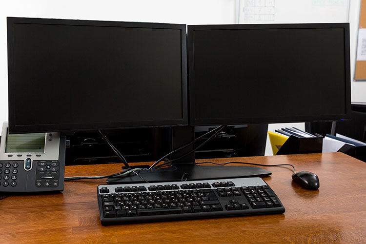 dual screen set-up with two monitors - seam between minotrs is centred with keyboard
